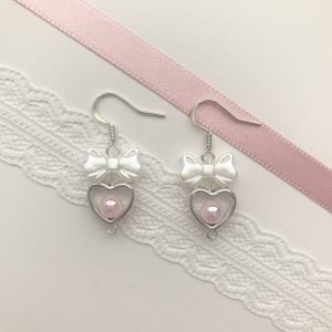 Anting “Luna Heart”